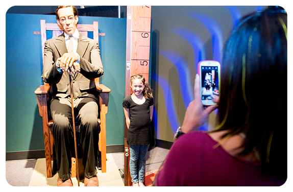 2-8-Robert_Wadlow_Photo_Op_border